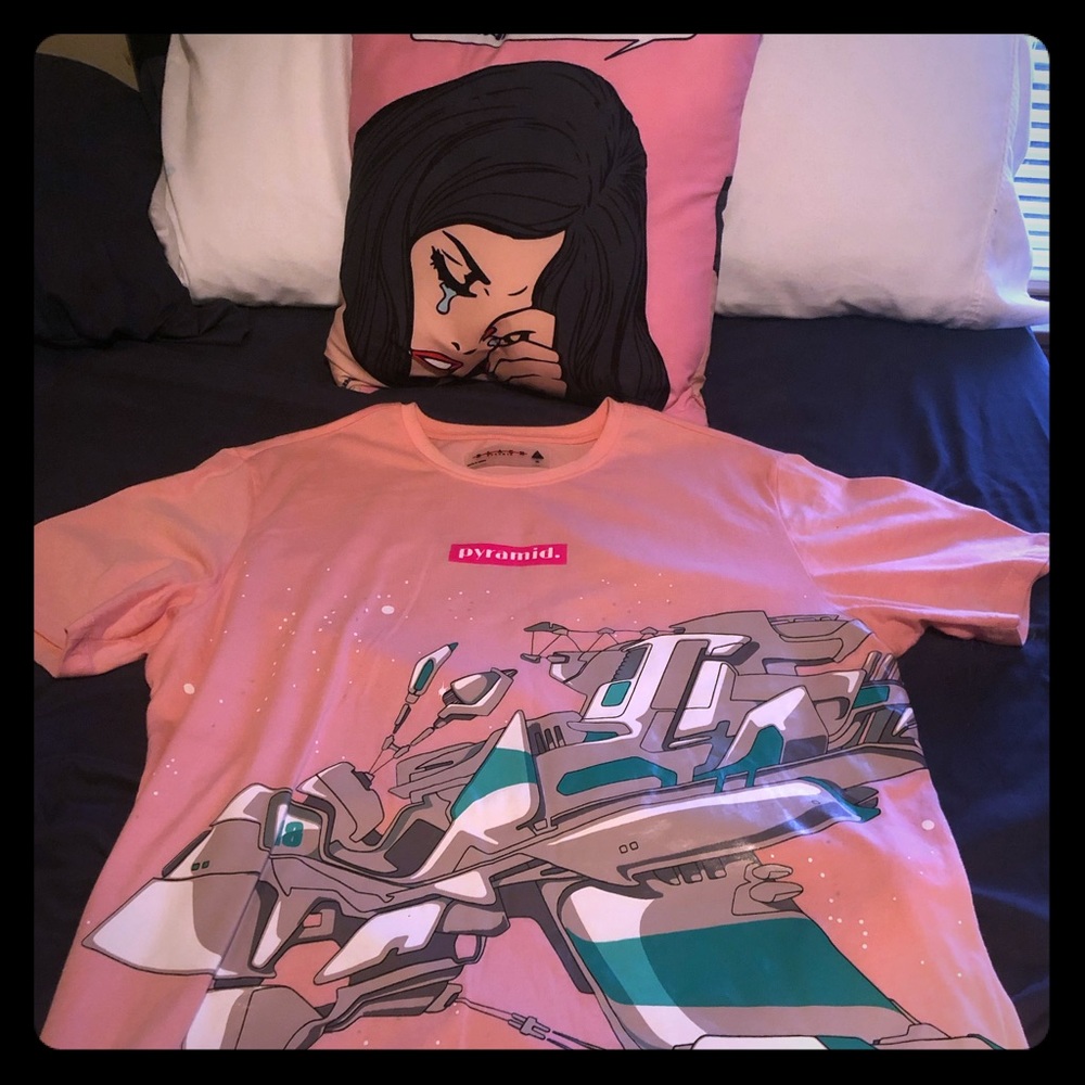 Black pyramid Chris brown space T-shirt xl